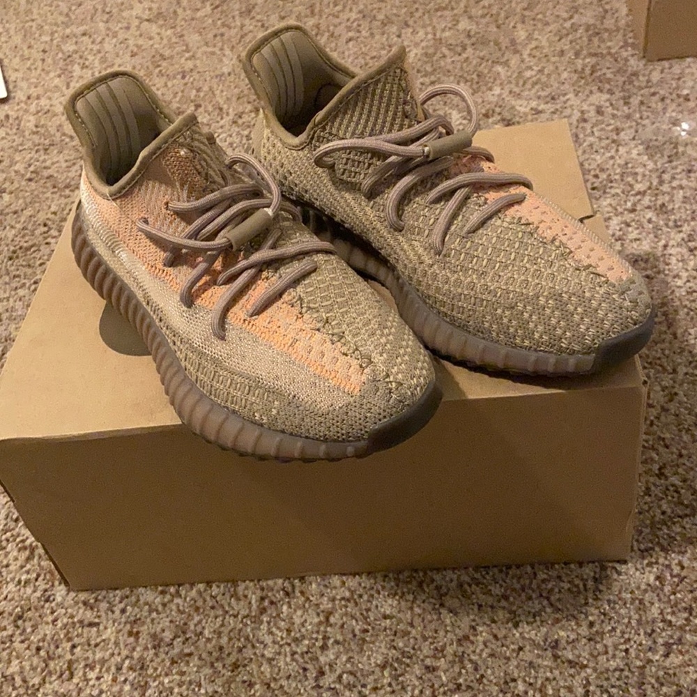 Yeezy 350 v2 sand taupe